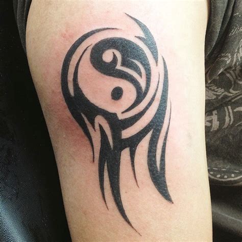 matching yin yang tattoos|tribal yin yang tattoo.